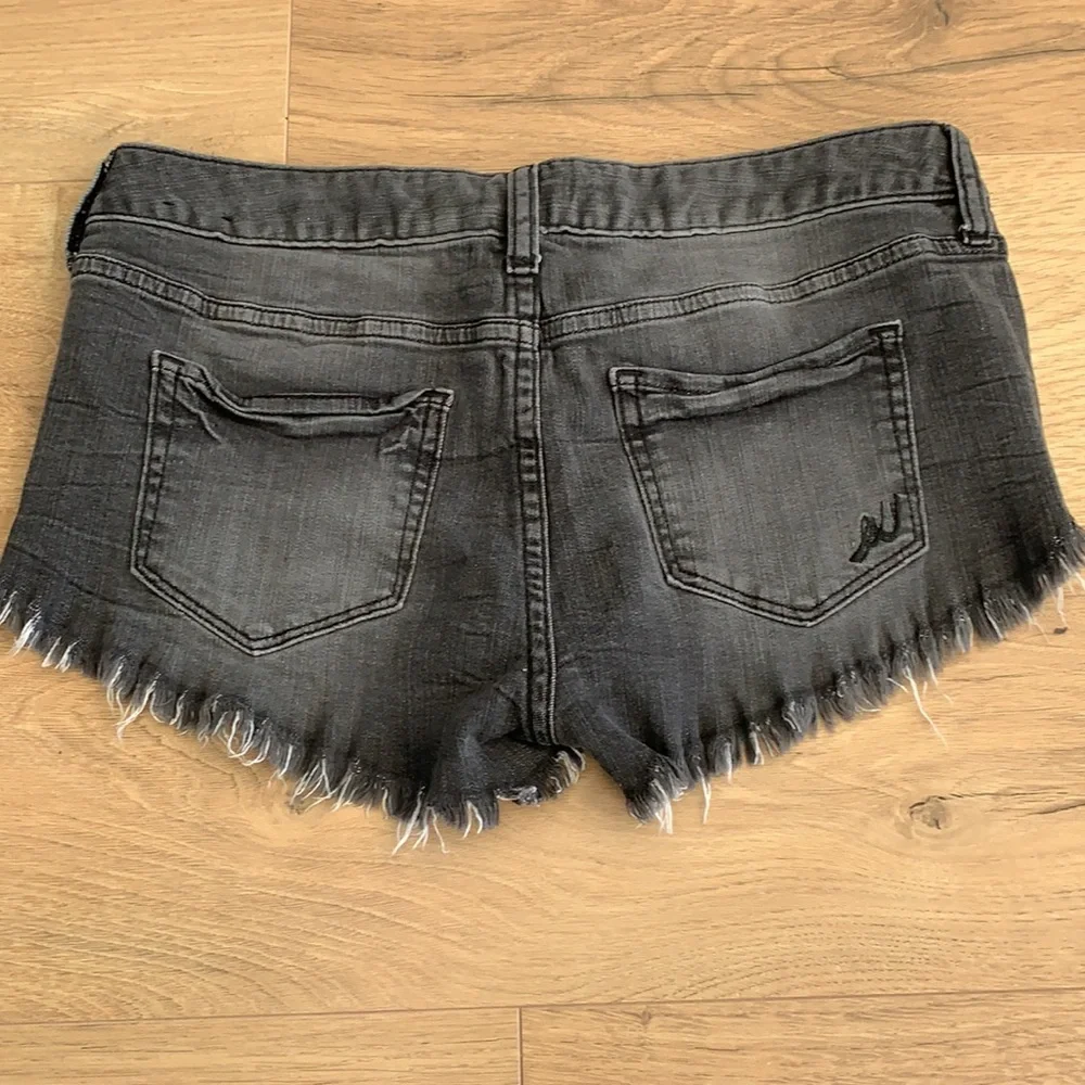 Cut off shorts - Picture 3 of 3